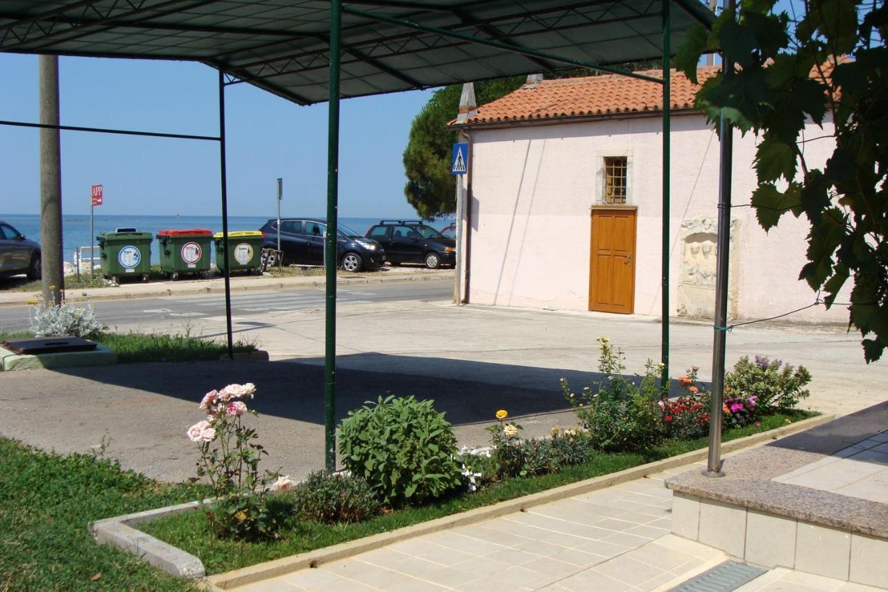Apartments By The Sea Zambratija, Umag - 2557 ภายนอก รูปภาพ